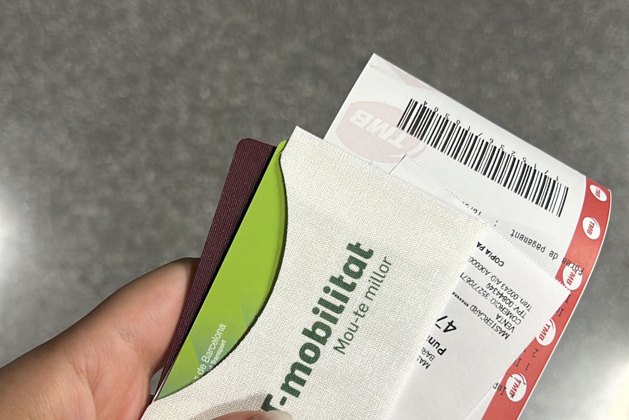 foto della tessera principale utilizzata dagli studenti erasmus Immagine (fatta da me) della T-mobilitat: uno degli abbonamenti principali usati dagli studenti erasmus