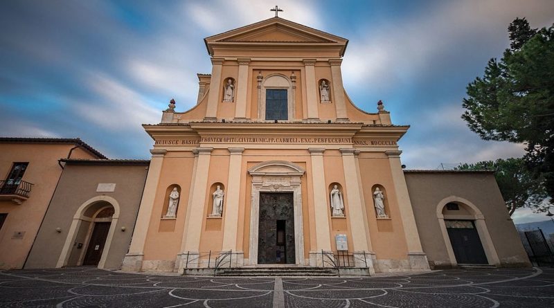 San Valentino: Basilica fotografata da Valerio Clementi disponibile su Wikimedia Commons
