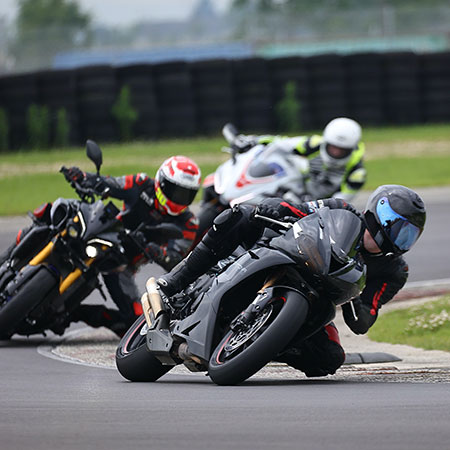 Moto in pista corso di gruppo 