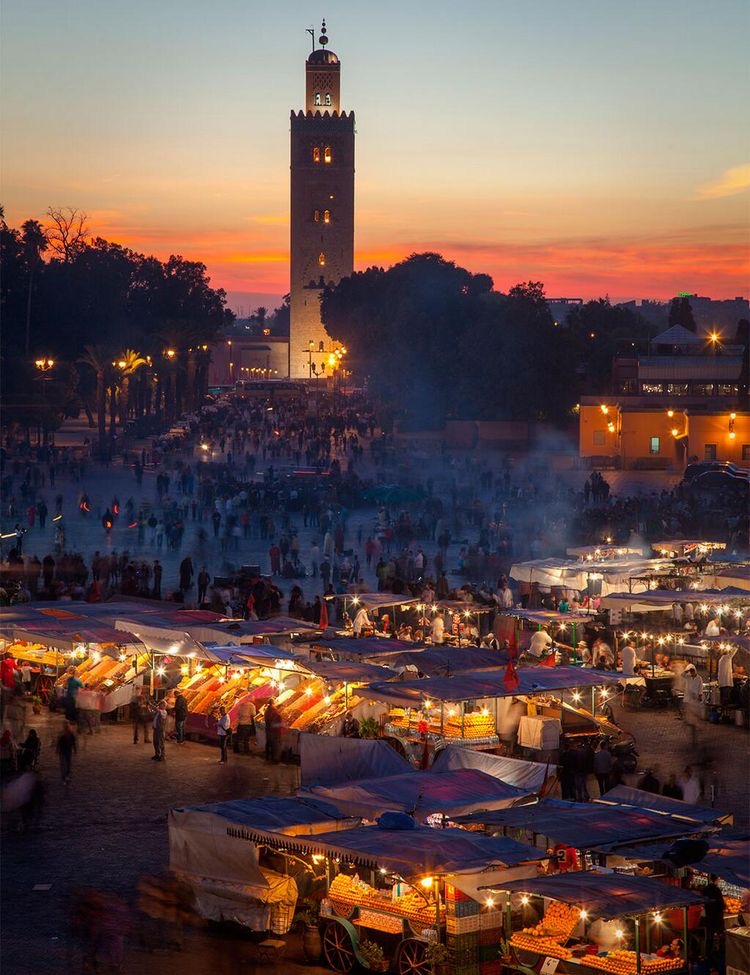 la piazza di marrakesh nel tramonto