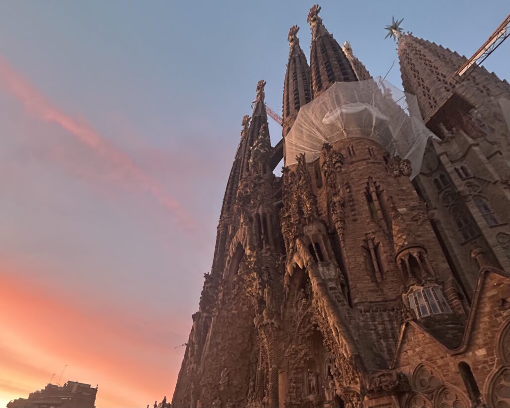 Foto della Sagrada Familia, uno dei monumenti principali di Barcellona Sagra da Familia: uno dei monumenti più importanti e conosciuti di Barcellona.