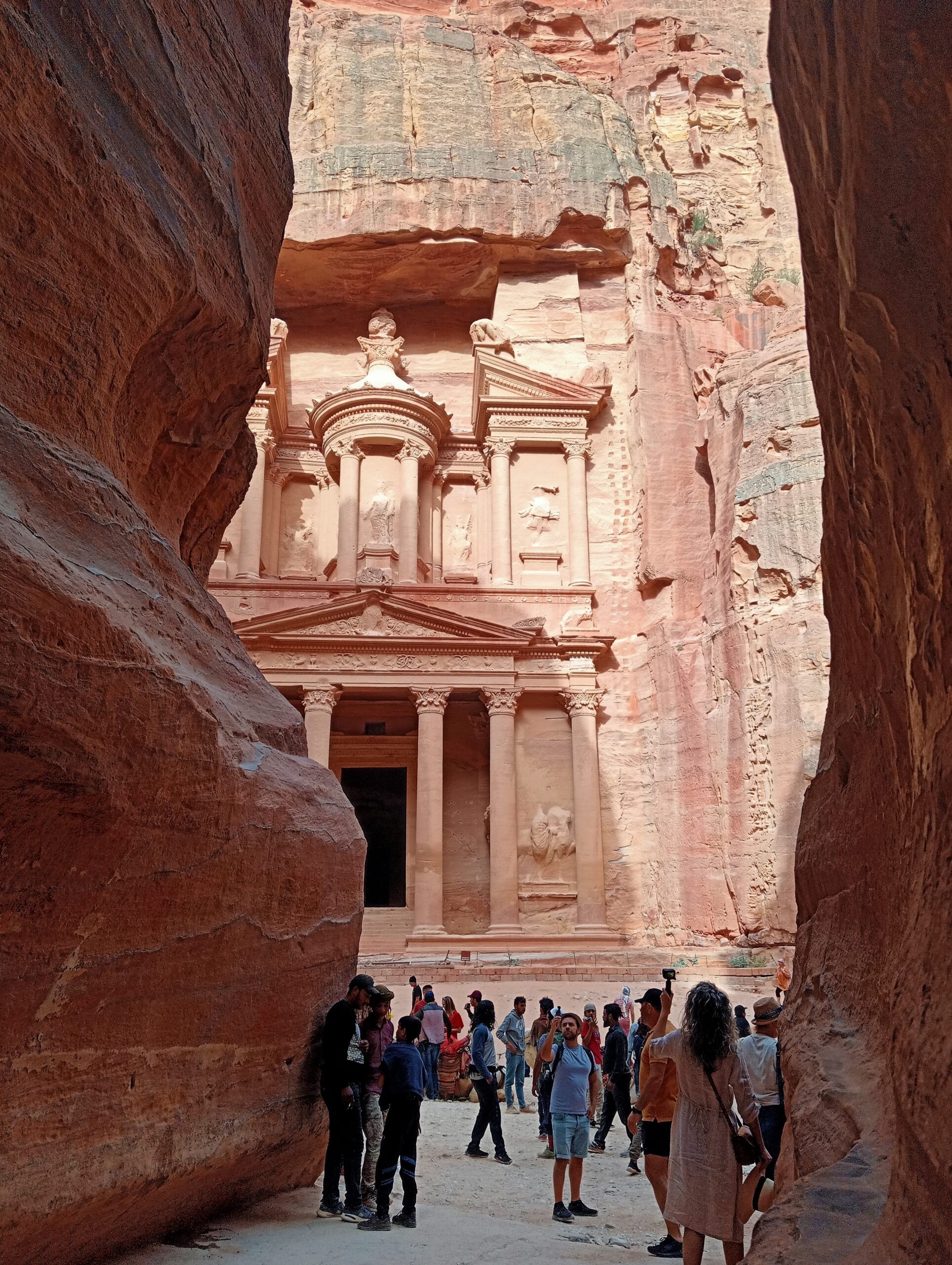Il Tesoro di Petra, monumento scavato  nella roccia in Giordania