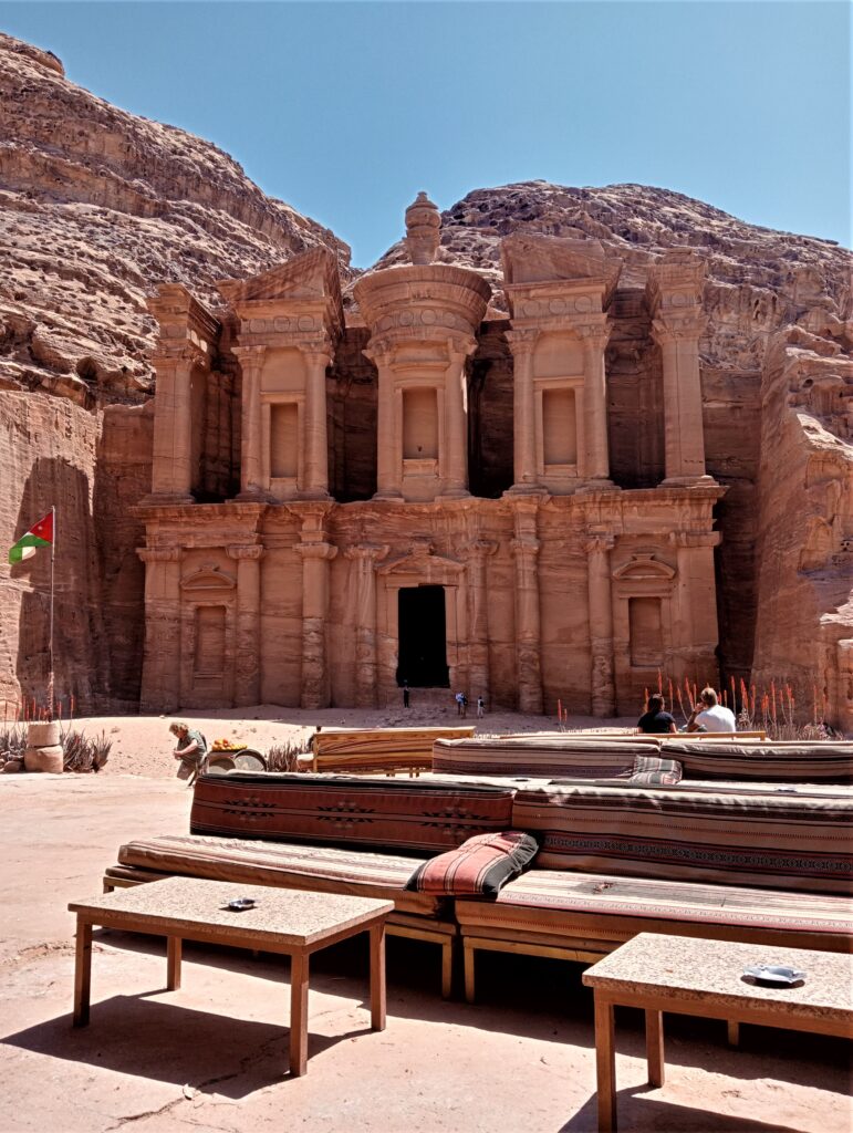 Monastero Al Deir di Petra, simile al Tesoro nella struttura, ma molto più grande
