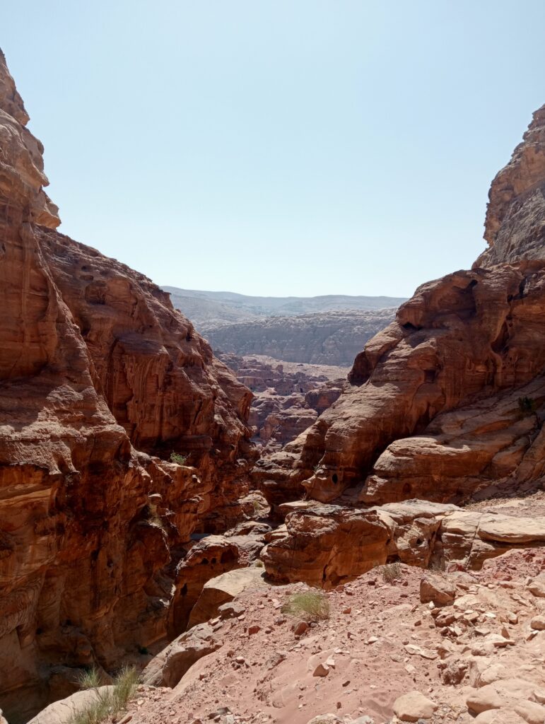 Vista lungo il percorso l'Al_Deir Trail di Petra