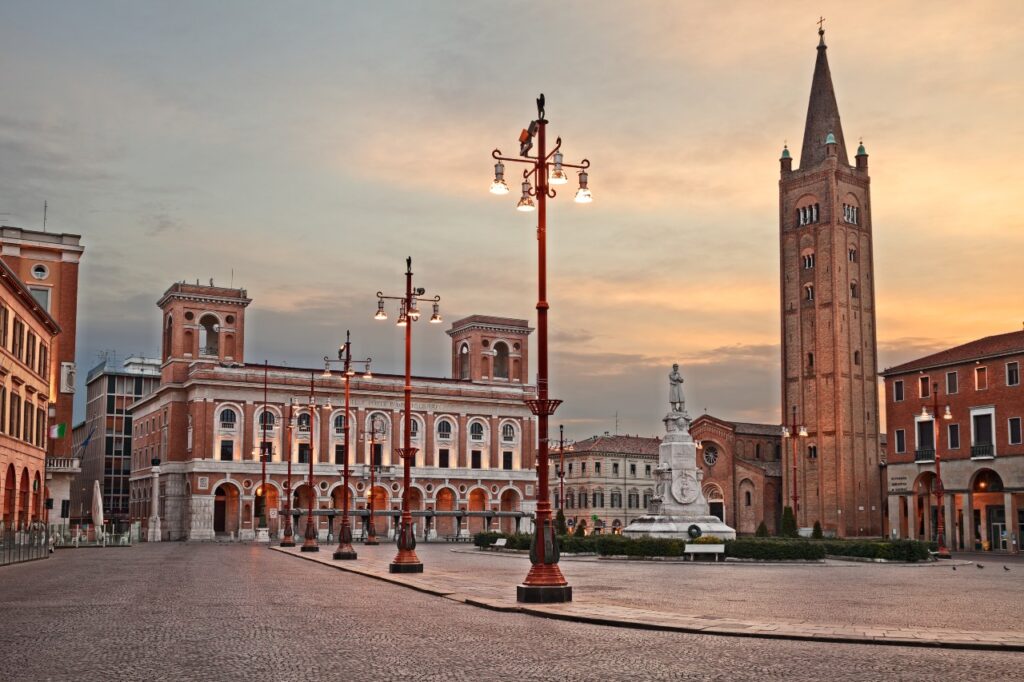 Piazza Saffi centro storico di Forlì