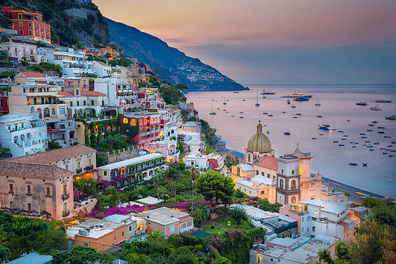 Amalfi è sicuramente una gemma  di questo tour della costiera . Questa vista mozzafiato ti farà sicuramente innamorare.