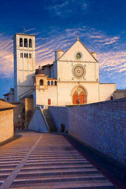 Facciata della basilica di San Francesco ad Assisi