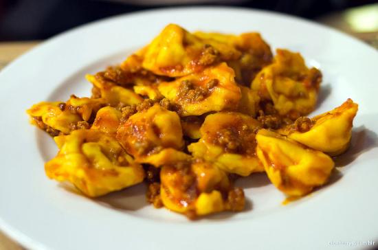 piatto di cappelletti al ragù