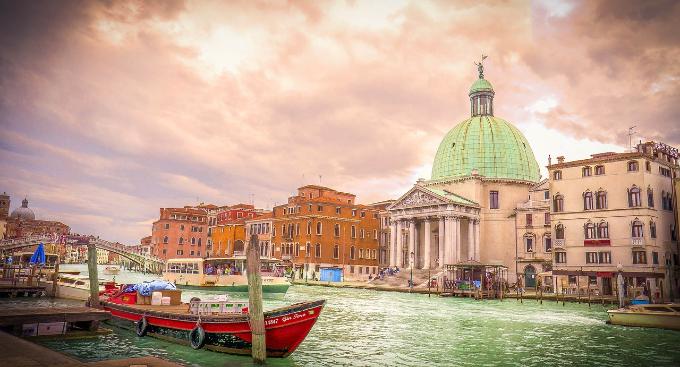 Una foto di Venezia, una delle città italiane più amate da stranieri e non.
