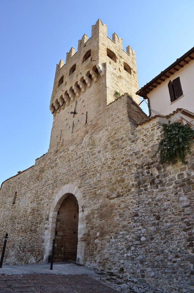Torre con orologio di Montefalco